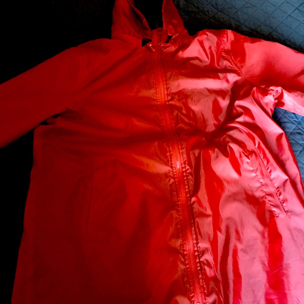 Totes all-weather windbreaker